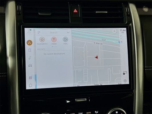 Used 2025 Land Rover Discovery Metropolitan Edition image 13