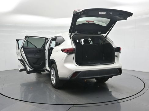 Used 2021 Toyota Highlander LE image 35