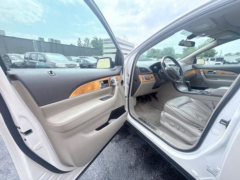 Used 2014 Lincoln MKX FWD w/ Equipment Group 102A image 9