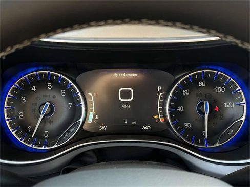 New 2025 Chrysler Pacifica Limited w/ Uconnect Theater Family Group image 13