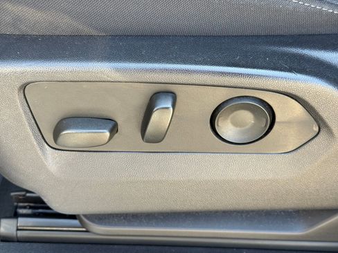 Used 2025 Chevrolet Silverado 1500 LT image 27