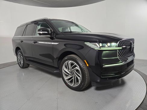 New 2026 Lincoln Navigator Premiere AWD/4WD image 2