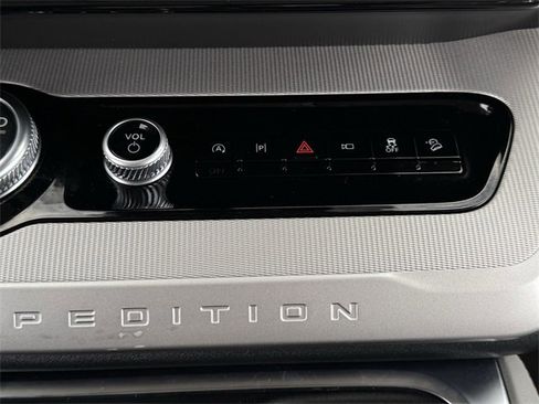 Certified 2025 Ford Expedition Active image 18