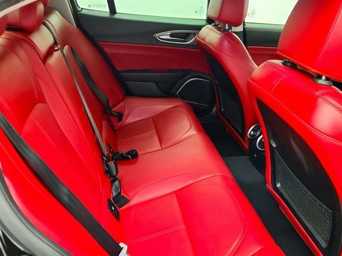 Used 2018 Alfa Romeo Giulia RWD image 21