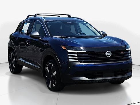 Used 2025 Nissan Kicks SR FWD image 3
