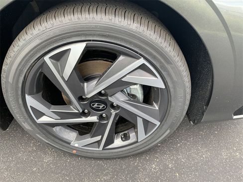 New 2025 Hyundai Elantra SEL image 10