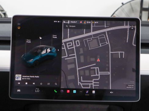 Used 2025 Tesla Model Y Performance image 17