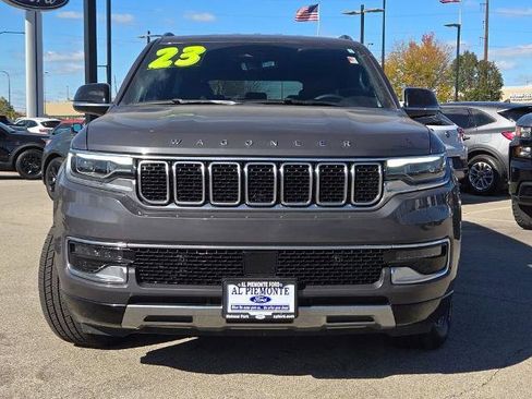 Used 2023 Jeep Wagoneer L Series III w/ Preferred Equipment Group image 4