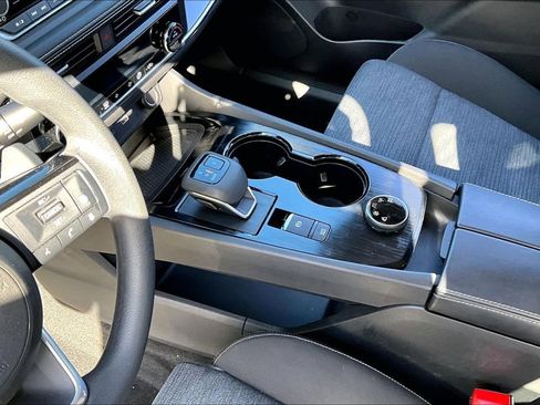 Used 2023 Nissan Rogue SV image 16