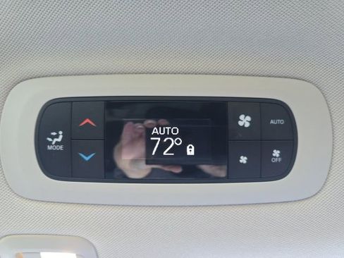 Used 2020 Chrysler Pacifica Limited image 36