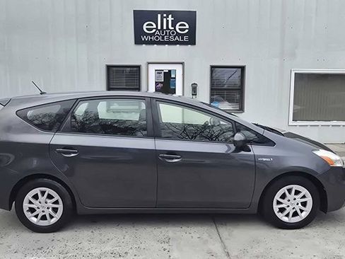 Used 2012 Toyota Prius V Five image 6