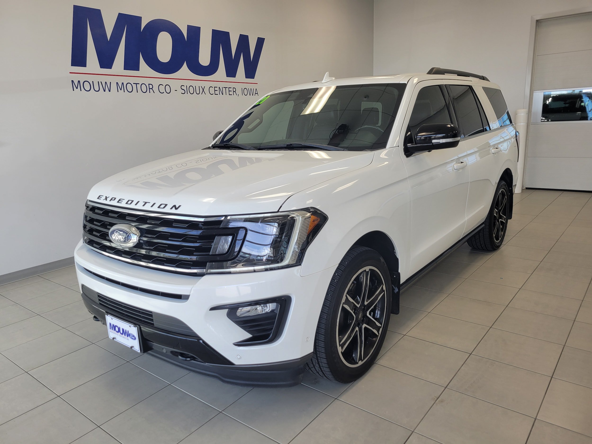 Used 2020 Ford Expedition Limited w/ Equipment Group 303A AWD/4WD image 3
