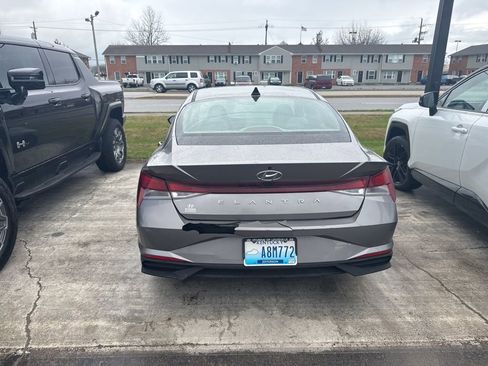 Used 2022 Hyundai Elantra SEL w/ Preferred Accessory Package image 3