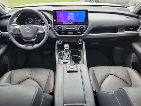Used 2024 Toyota Grand Highlander Limited image 11