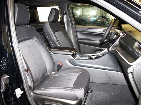 New 2026 Jeep Grand Cherokee Laredo image 29