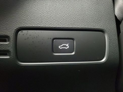 Used 2026 Volvo XC40 B4 Plus w/ Climate Package image 37