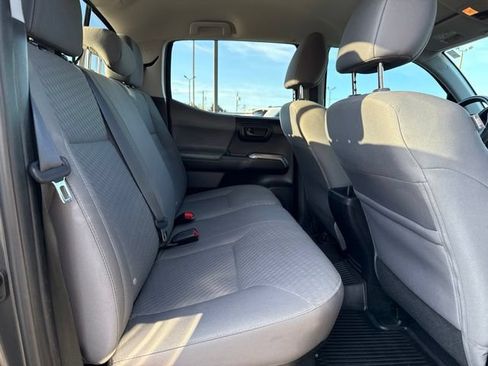 Used 2021 Toyota Tacoma SR5 AWD/4WD image 12