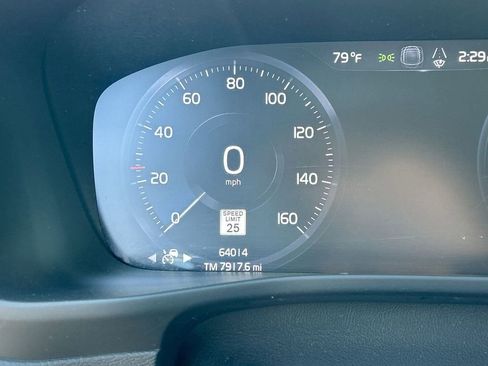 Used 2019 Volvo XC40 T5 Momentum image 37