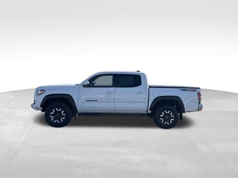 Used 2020 Toyota Tacoma TRD Off-Road image 3