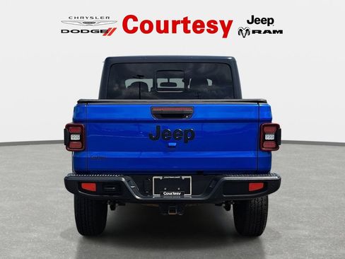 Used 2021 Jeep Gladiator Sport AWD/4WD image 5