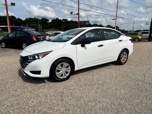 Used 2024 Nissan Versa S FWD image 9