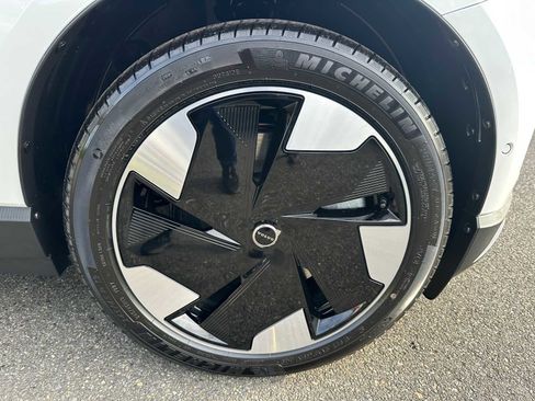 New 2025 Volvo EX30 Ultra w/ Protection Package Premier image 9
