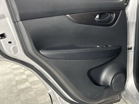 Used 2021 Nissan Rogue Sport S image 34
