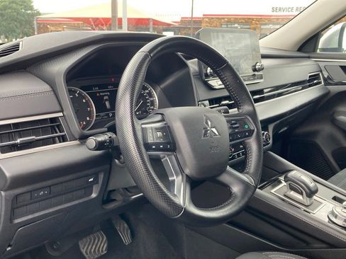 Used 2024 Mitsubishi Outlander SE Black Edition FWD image 8