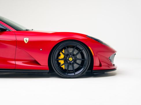 Used 2019 Ferrari 812 Superfast image 18