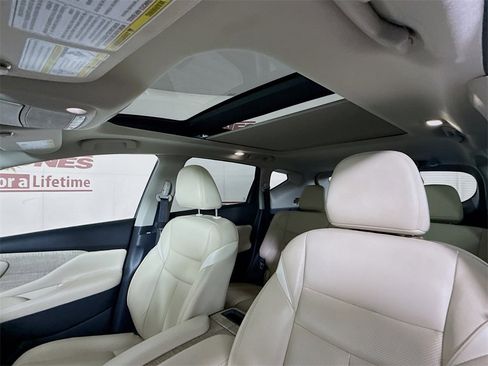 Used 2020 Nissan Murano SL w/ Moonroof Package image 11