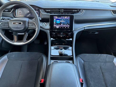 Used 2024 Jeep Grand Cherokee L Laredo image 14