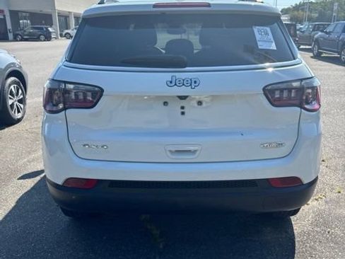 Used 2023 Jeep Compass Latitude w/ Convenience Group AWD/4WD image 3