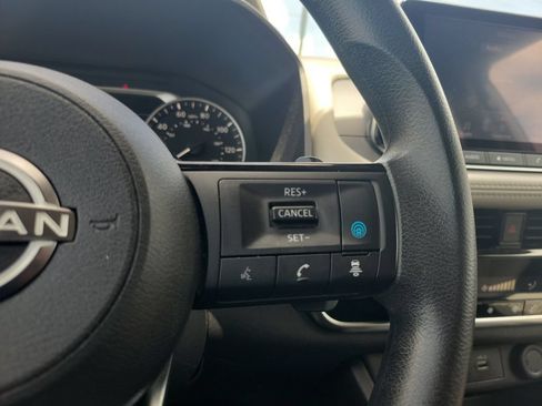 Certified 2022 Nissan Rogue SV FWD image 17