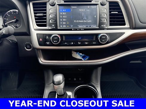 Used 2017 Toyota Highlander Limited image 17