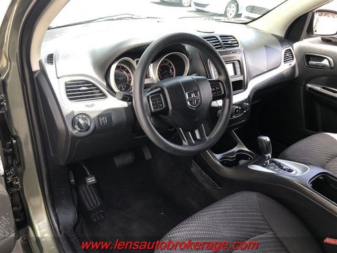 Used 2016 Dodge Journey SE w/ Flexible Seating Group FWD image 10