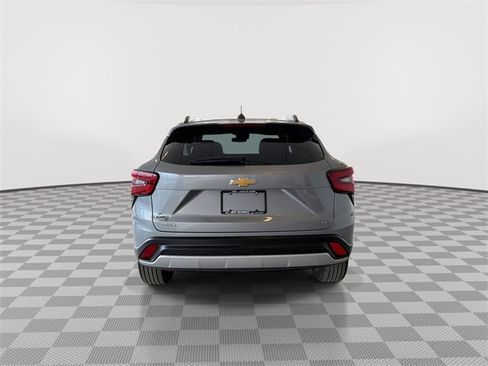 Certified 2025 Chevrolet Trax LT w/ LT Convenience Package image 9