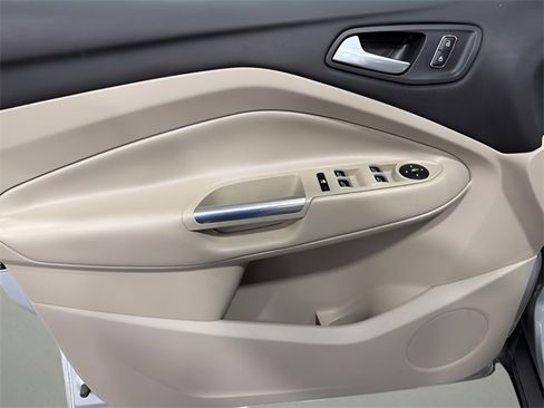 Used 2015 Ford Escape SE w/ Equipment Group 201A image 9