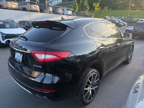 Used 2017 Maserati Levante S AWD/4WD image 3