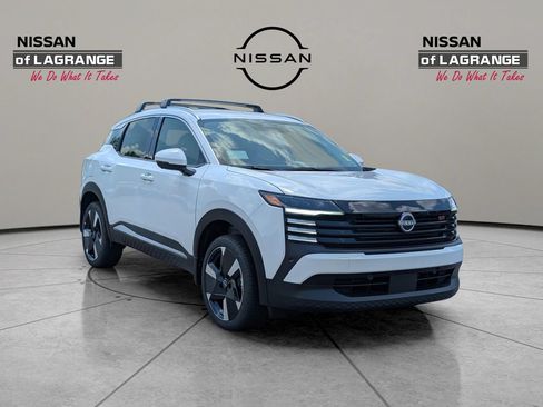 Used 2025 Nissan Kicks SR FWD image 3