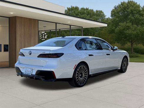 Used 2025 BMW i7 eDrive50 w/ M Sport Package image 8