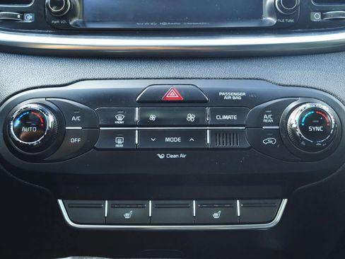 Used 2017 Kia Sorento SX image 17