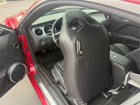 Used 2013 Ford Mustang GT image 33