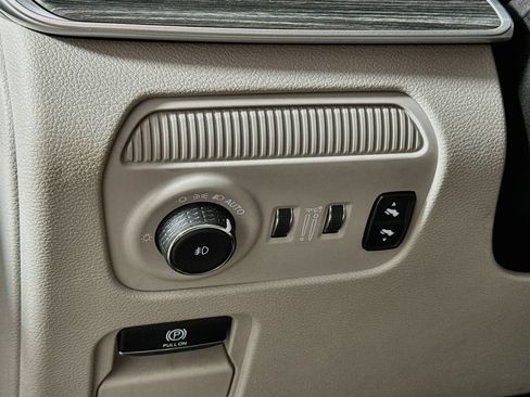 Used 2023 Jeep Wagoneer Series III w/ Premium Group I AWD/4WD image 15