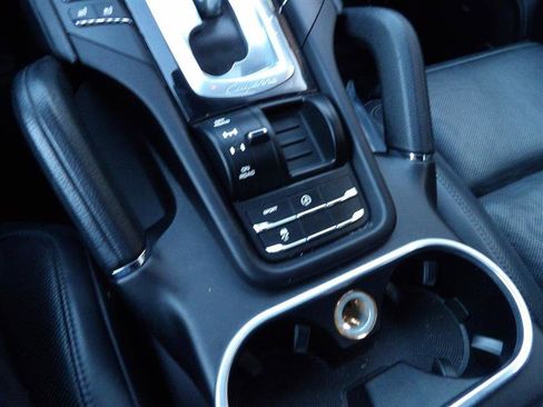 Used 2016 Porsche Cayenne image 38