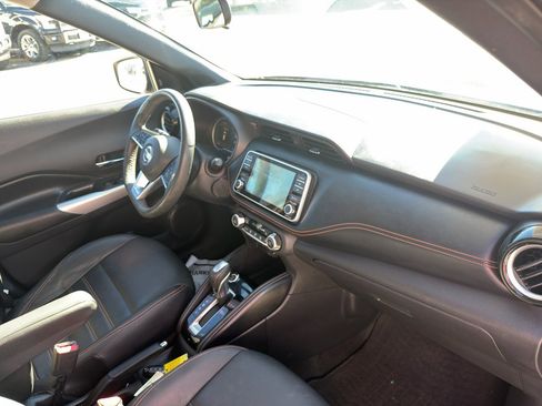 Used 2019 Nissan Kicks SR w/ SR Premium Package image 12