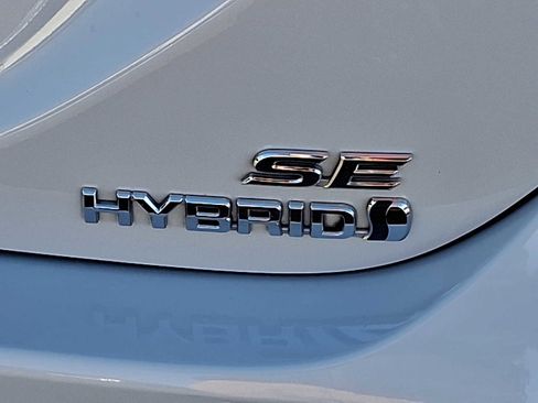 Used 2024 Toyota Camry SE image 33