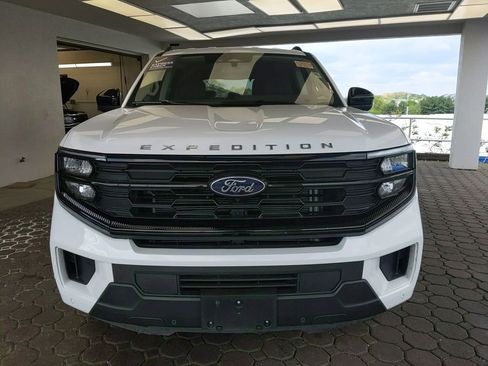 Used 2025 Ford Expedition Active AWD/4WD image 2