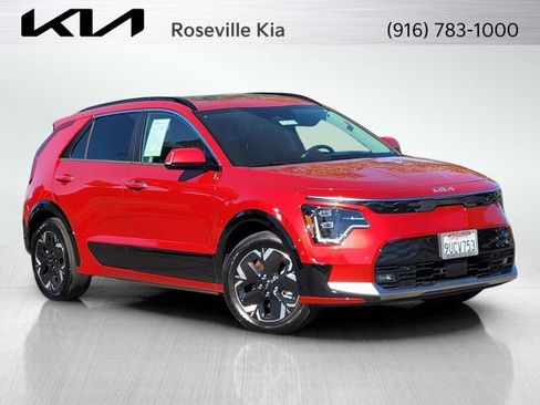 Certified 2025 Kia Niro Wave w/ Wave Preserve Package FWD image 1