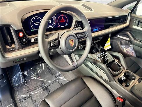 Used 2026 Porsche Cayenne AWD/4WD image 4