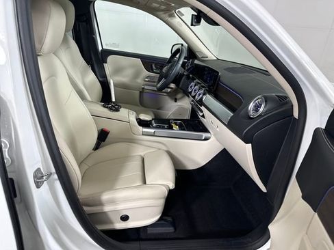 Used 2023 Mercedes-Benz EQB 300 4MATIC w/ Pinnacle Package image 27